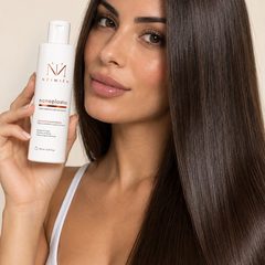 Capelli lisci e lucidi con il flacone Neimien